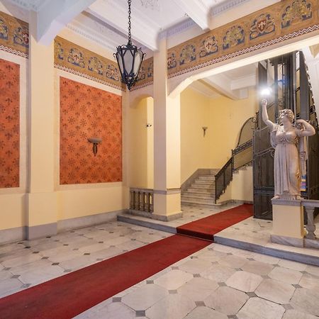 Palazzo Galeoni Luxury Suites ซาแลร์โน ภายนอก รูปภาพ