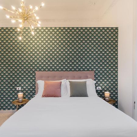 Palazzo Galeoni Luxury Suites ซาแลร์โน ภายนอก รูปภาพ
