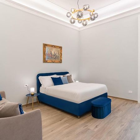Palazzo Galeoni Luxury Suites ซาแลร์โน ภายนอก รูปภาพ