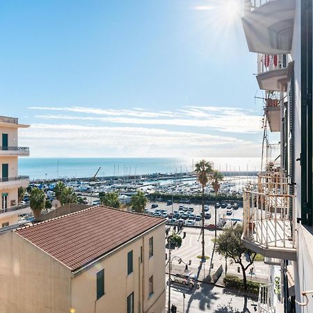 Palazzo Galeoni Luxury Suites ซาแลร์โน ภายนอก รูปภาพ