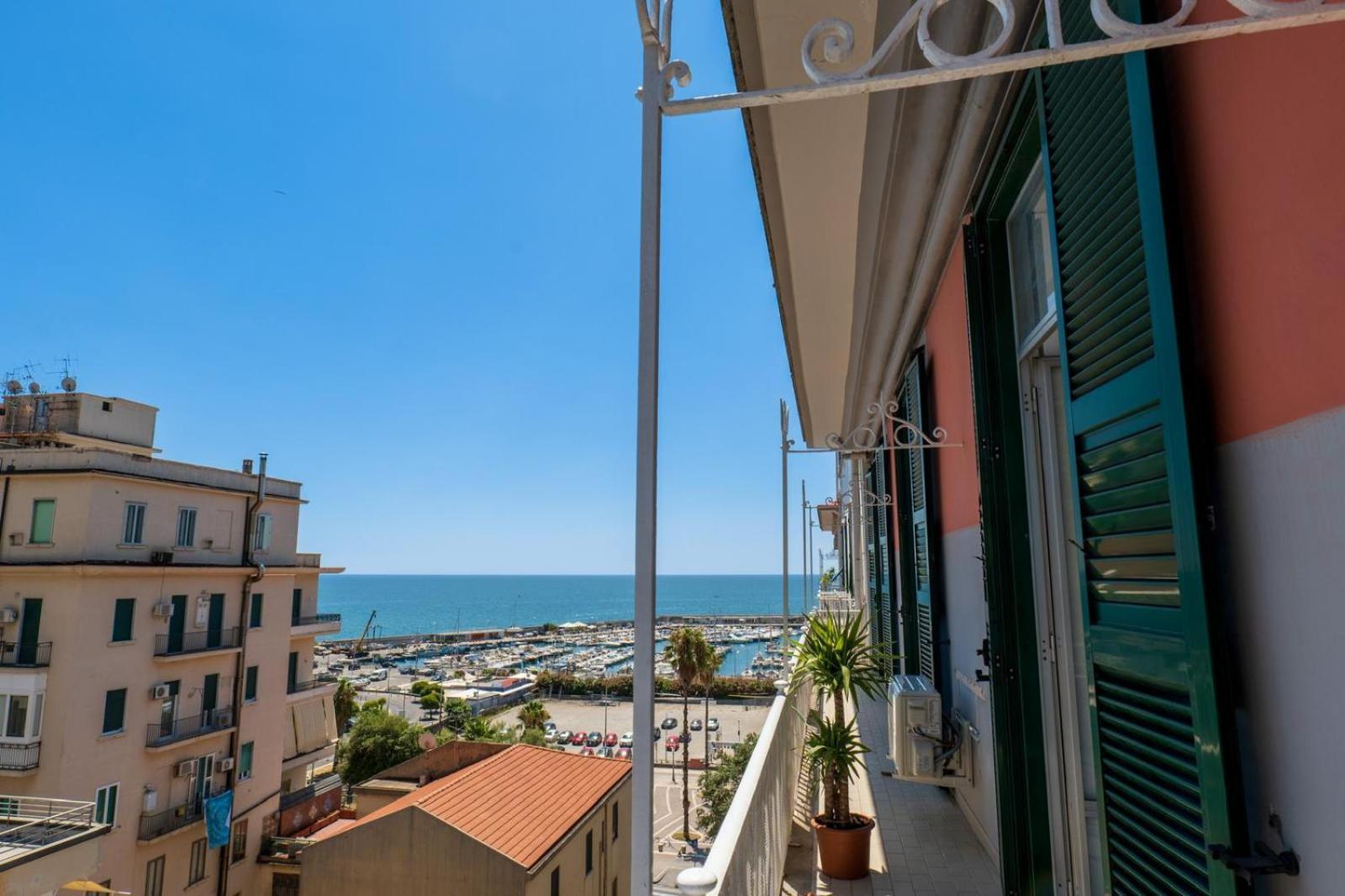 Palazzo Galeoni Luxury Suites ซาแลร์โน ภายนอก รูปภาพ