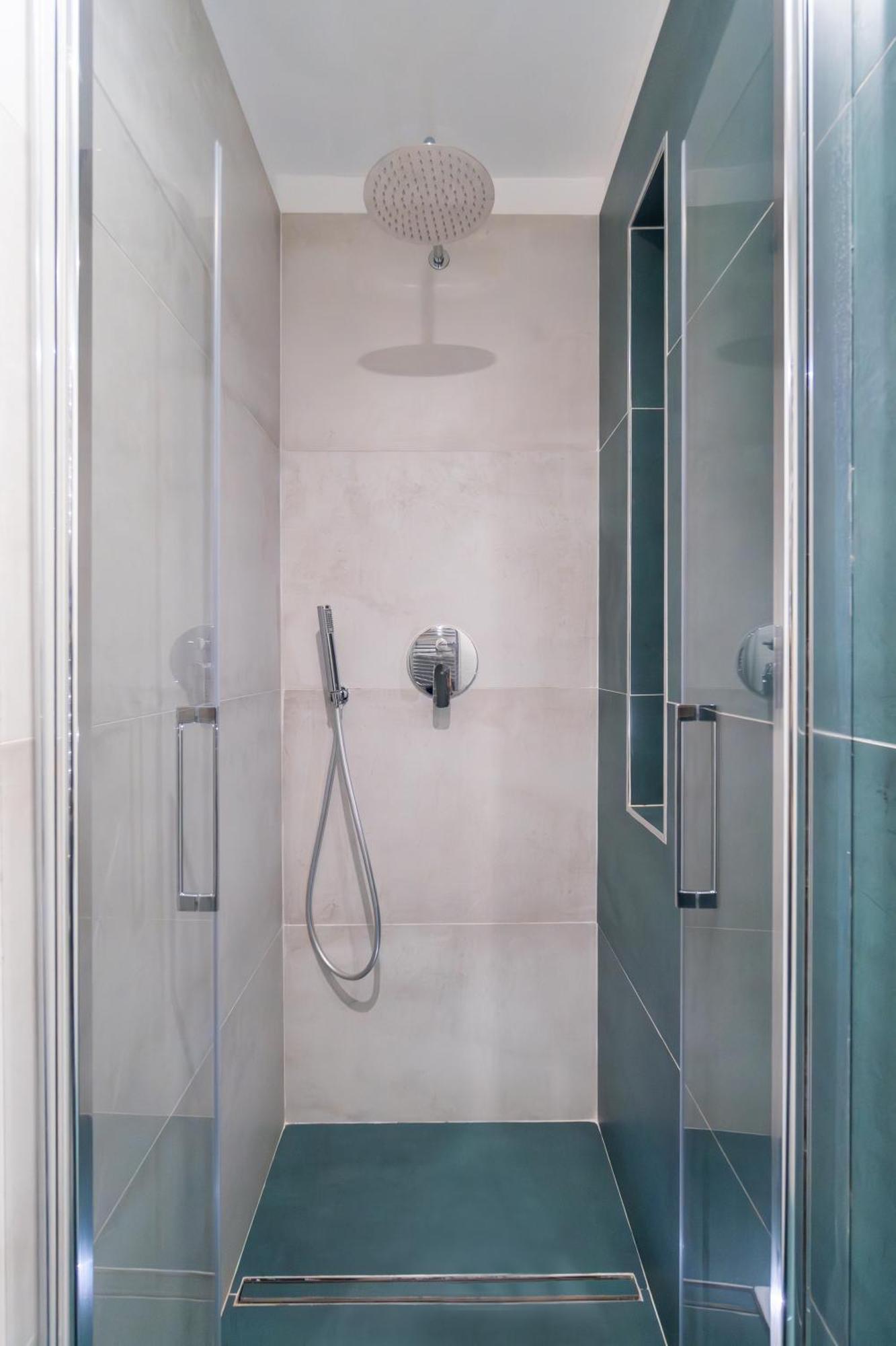 Palazzo Galeoni Luxury Suites ซาแลร์โน ภายนอก รูปภาพ