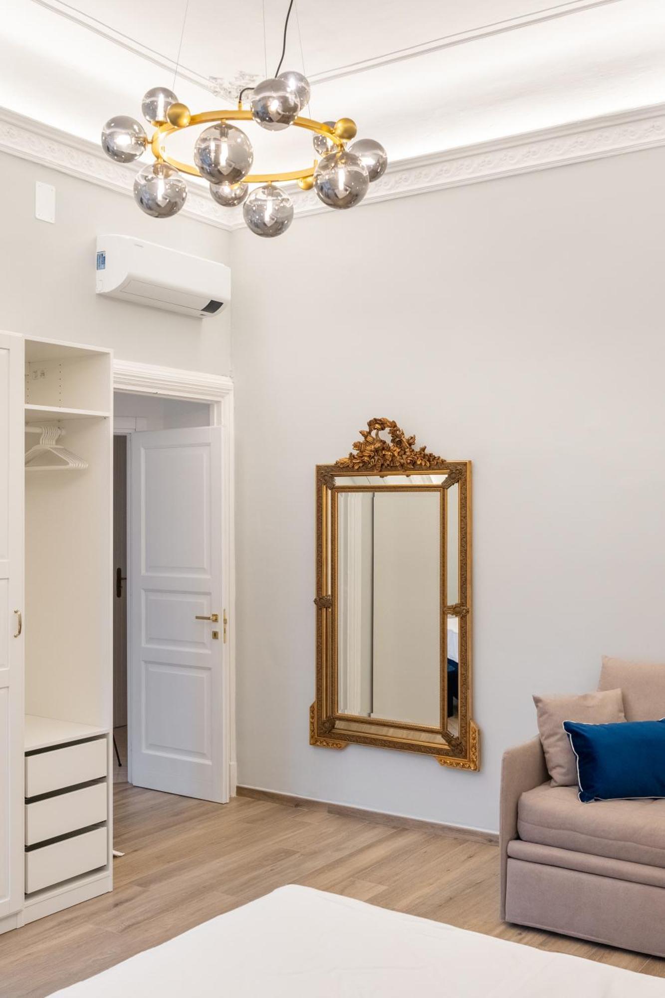 Palazzo Galeoni Luxury Suites ซาแลร์โน ภายนอก รูปภาพ
