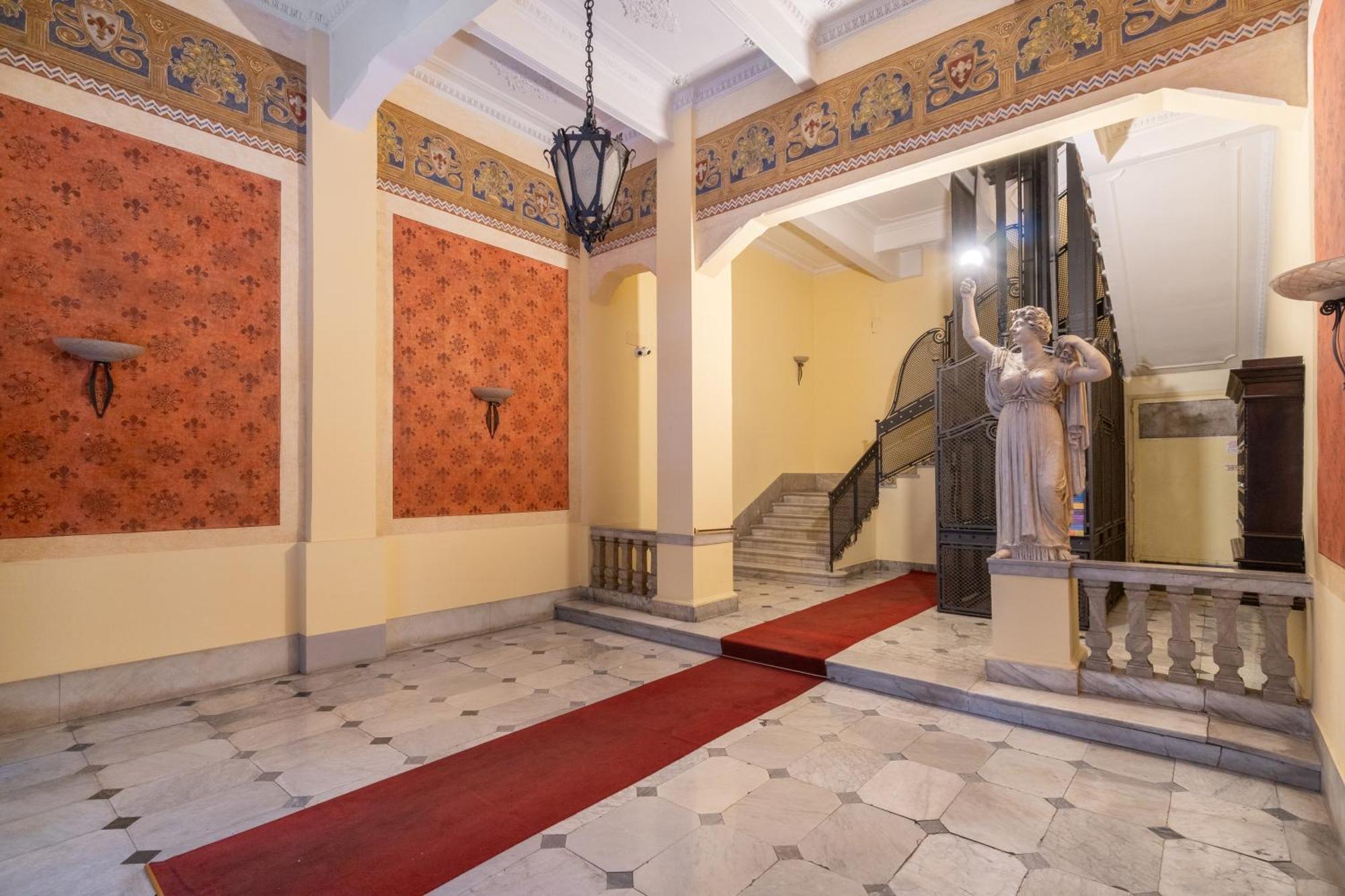 Palazzo Galeoni Luxury Suites ซาแลร์โน ภายนอก รูปภาพ