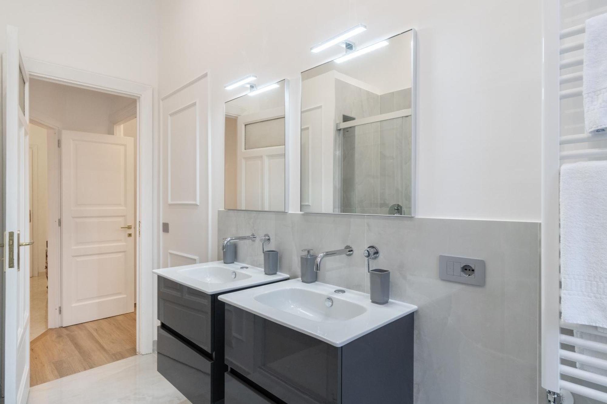 Palazzo Galeoni Luxury Suites ซาแลร์โน ภายนอก รูปภาพ