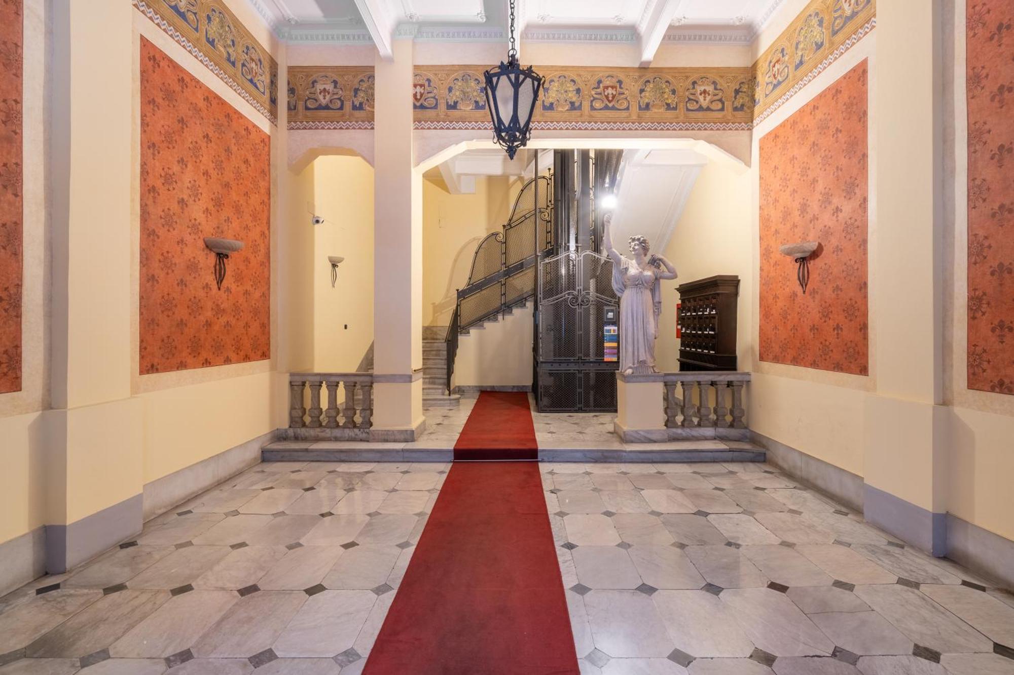Palazzo Galeoni Luxury Suites ซาแลร์โน ภายนอก รูปภาพ