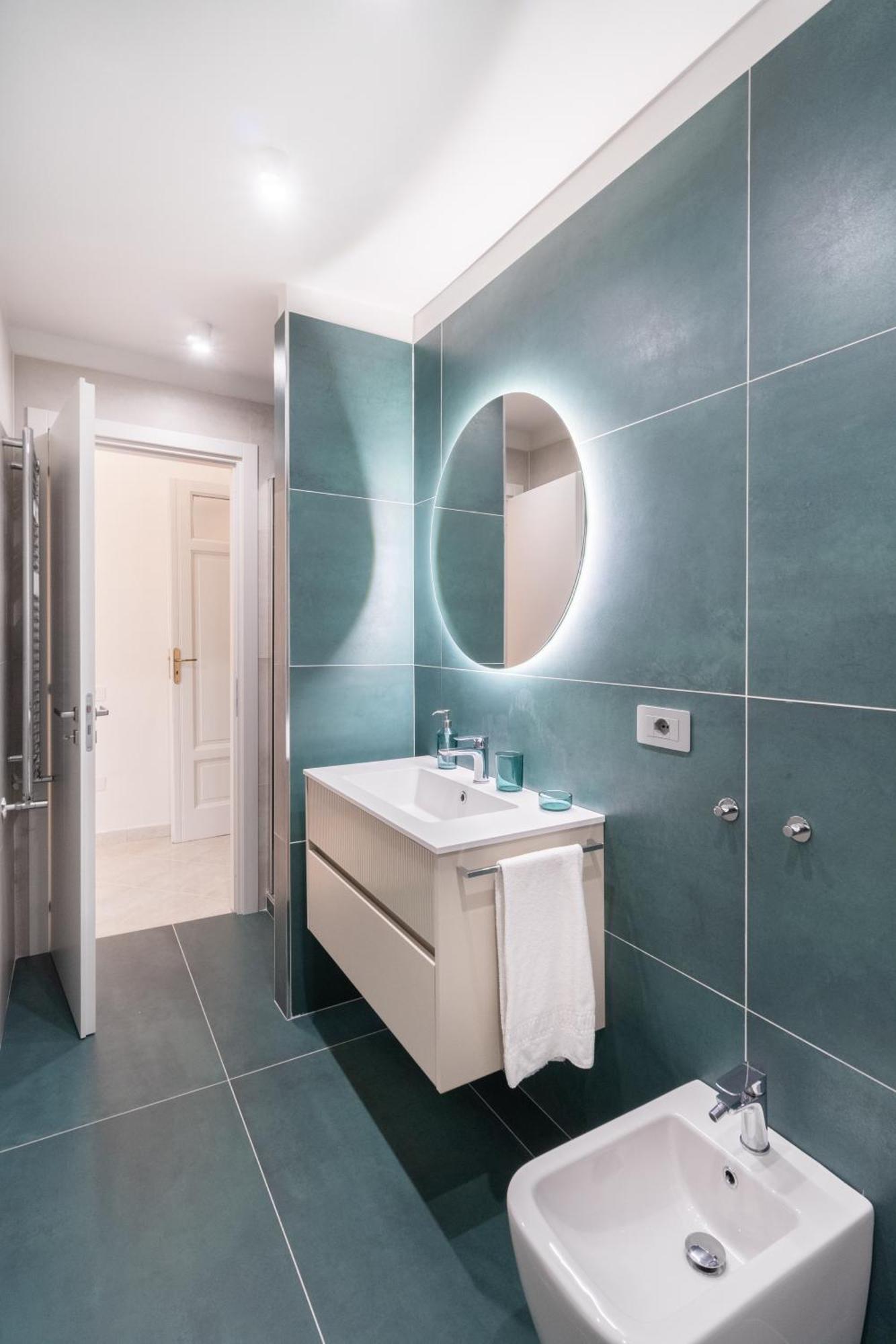 Palazzo Galeoni Luxury Suites ซาแลร์โน ภายนอก รูปภาพ