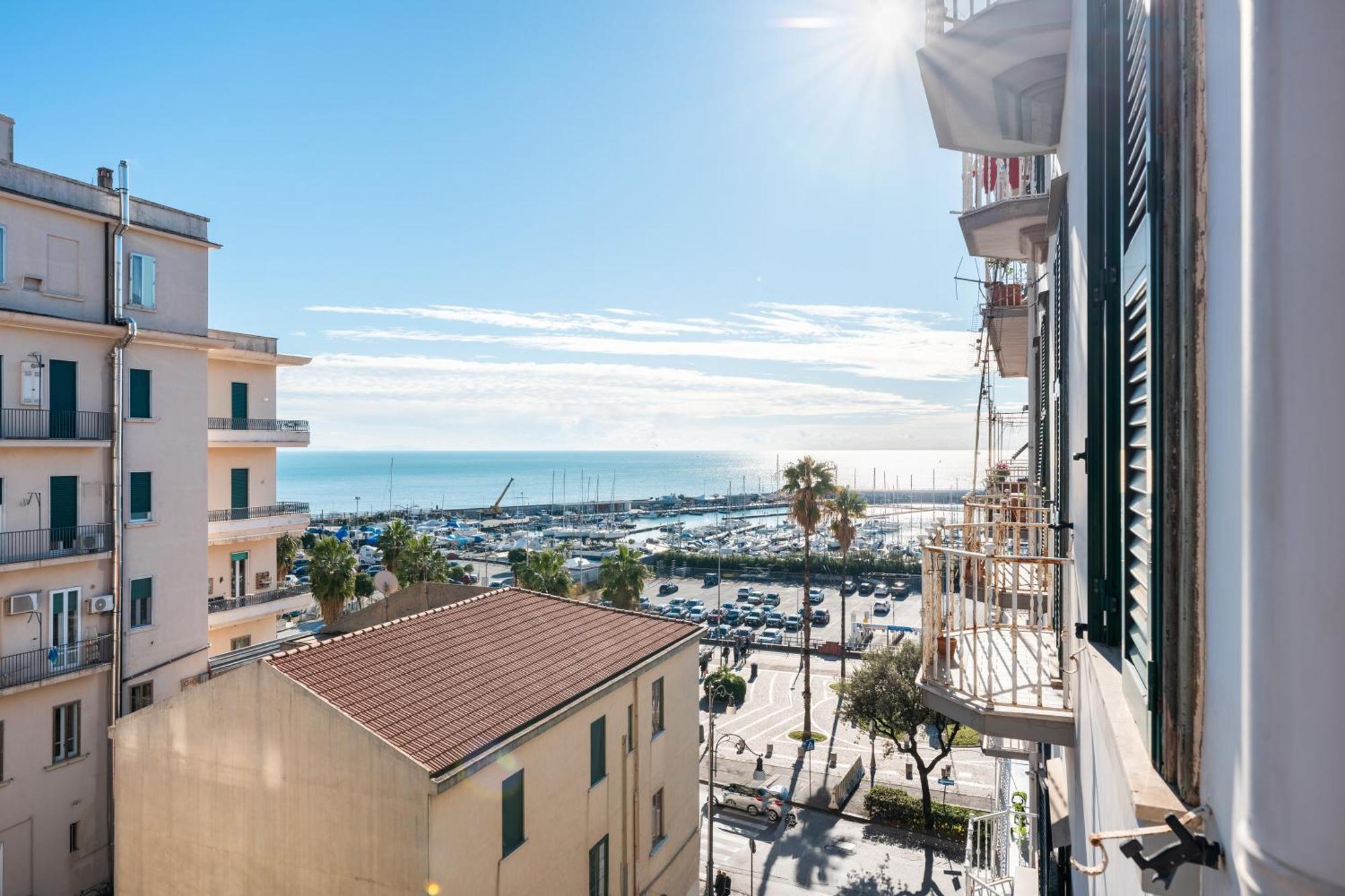 Palazzo Galeoni Luxury Suites ซาแลร์โน ภายนอก รูปภาพ